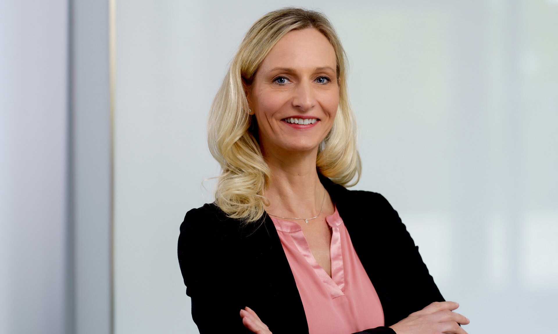 Frau Manuela Michelis